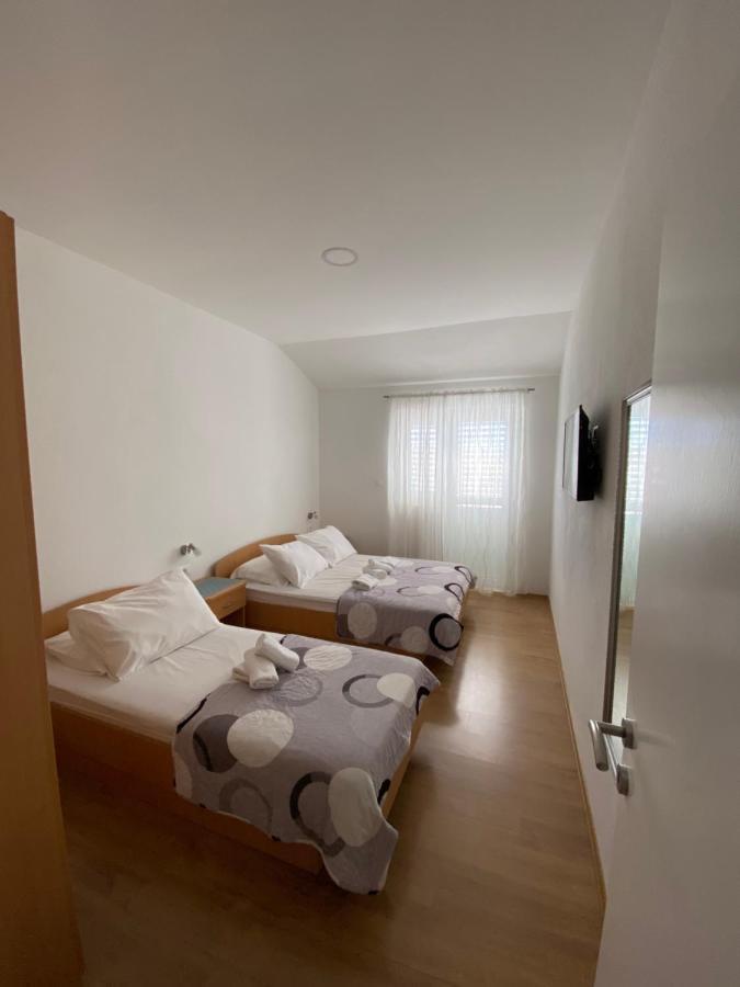 Apartmani Mare Baška Voda Esterno foto