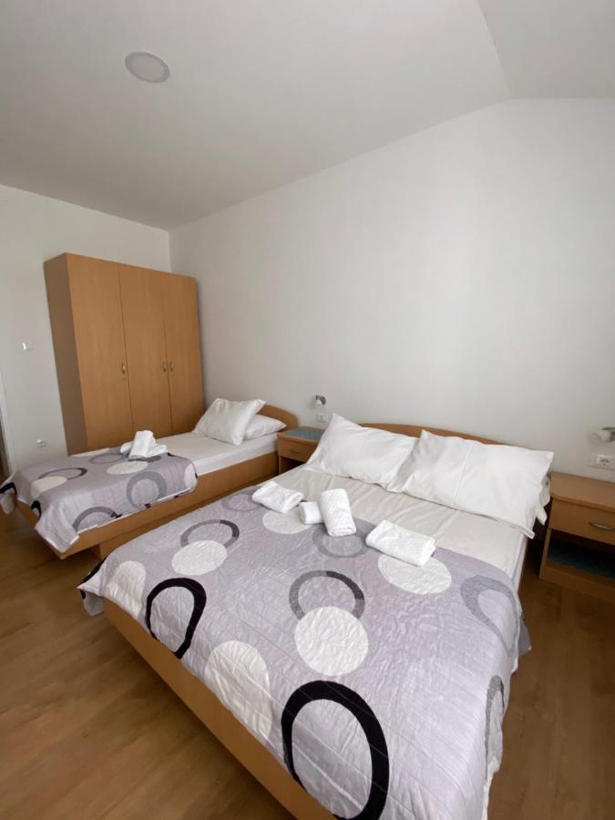 Apartmani Mare Baška Voda Esterno foto